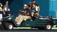 Tyreek Hill musste abtransportiert werden.
