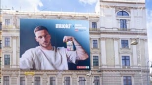 Arnautovic lässt auf 500 Quadratmetern seine Muckis spielen.