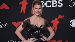 Jessica Simpson lüftet ein sexy Geheimnis und verrät, was sie unten drunter trägt.