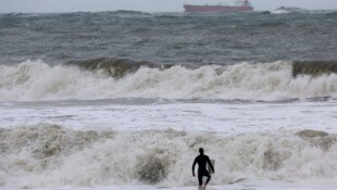 Die Erwärmung der Ozeane trägt zu einer stärkeren Verdunstung und damit zu extremeren ...