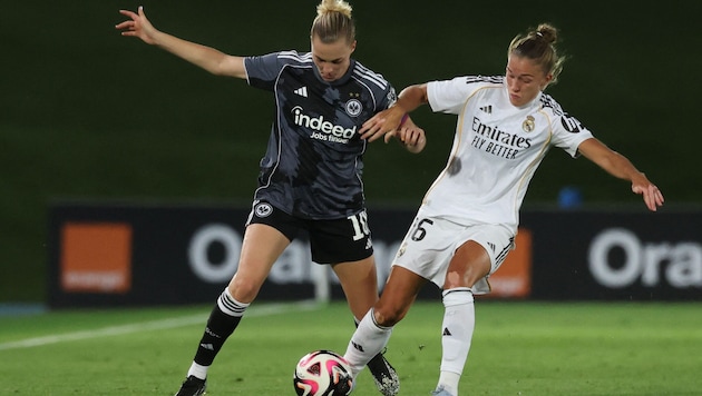 Laura Freigang (li.) kickt bei Eintracht Frankfurt.