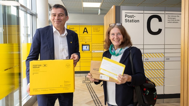 Die Grazer Bürgermeisterin Elke Kahr mit Post-Vorstand Peter Umundum.