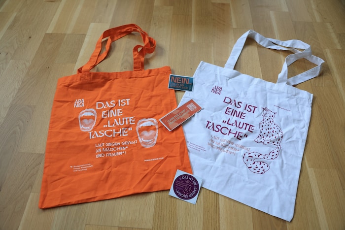 Diese „Empowerment Products“ werden kostenlos an alle verteilt – etwa am 11. Oktober im ...
