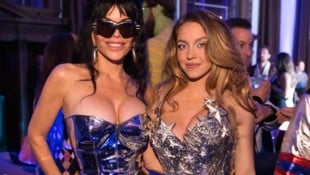 Zwei Busenfreundinnen beim Feiern: Sydney Sweeney posierte bei ihrer Geburtstagsparty mit Lauren ...