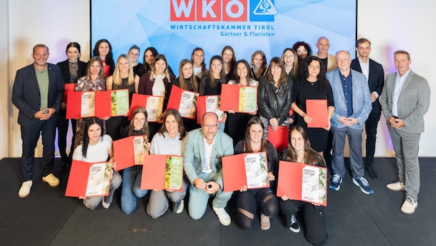 David Narr (li.) war bei der Feier dabei und freut sich über die neue Bezeichnung ...