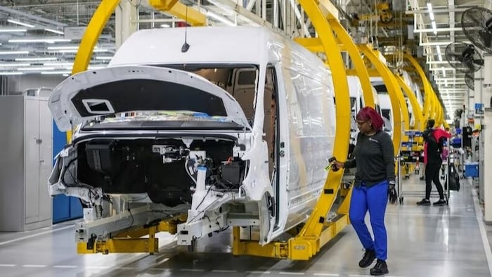 Sprinter-Montage in den USA: Seit fast 20 Jahren baut Mercedes seinen Lieferwagen-Bestseller ...