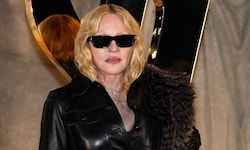 Madonna legte auf der Pariser Fashion Week einen strahlenden Auftritt hin. Im Podcast-Interview ...