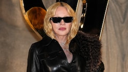 Madonna legte auf der Pariser Fashion Week einen strahlenden Auftritt hin. Im Podcast-Interview ...