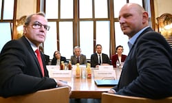 Younion-Vorsitzender Christian Meidlinger (li.) und GÖD-Vorsitzender Eckehard Quinn  