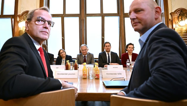 Younion Chairman Christian Meidlinger (left) and GÖD Chairman Eckehard Quinn