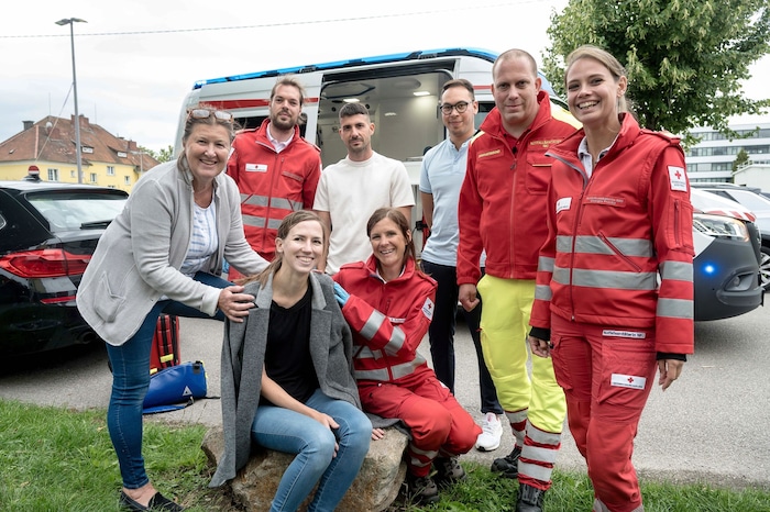 In unserem Fall wurde die Kreislaufschwäche zum Glück nur gespielt – doch ein solcher Notfall ...