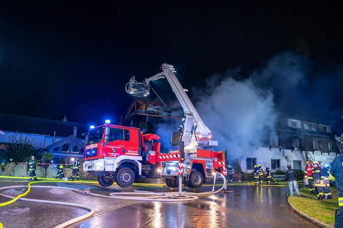 14 Feuerwehren standen bei dem Großbrand im Einsatz.