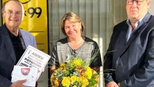 Am letzten Öffnungstag der Postfiliale bedankten sich der Vorsitzende der Postgewerkschaft ...