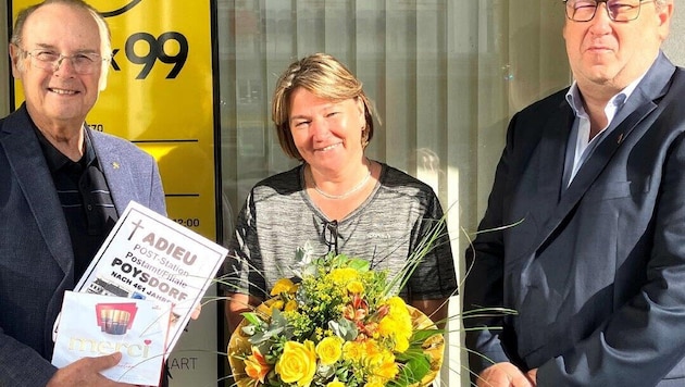 Am letzten Öffnungstag der Postfiliale bedankten sich der Vorsitzende der Postgewerkschaft ...