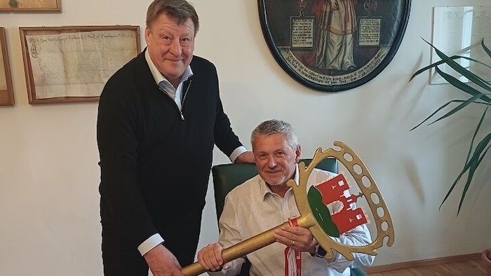 Jury tritt nach 20 Jahren als Bürgermeister „mit einem weinenden und lachenden Auge“ zurück. ...