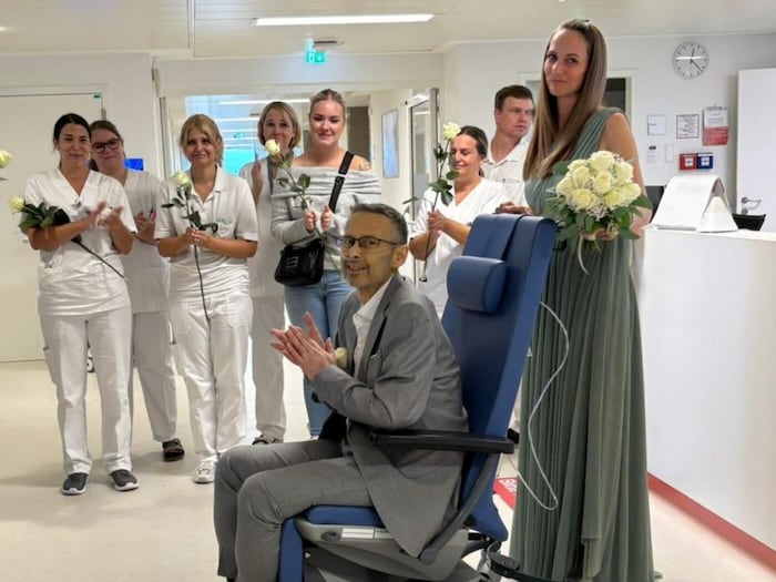 Das frischvermählte Brautpaar Stefan und Elisabeth Huber mit ihren „Hochzeitsplanern“ – dem ...