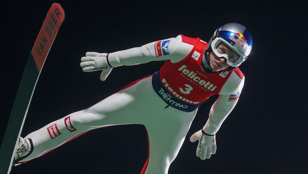 Daniel Tschofenig fliegt künftig auch im Weltcup mit Hirschers Ski-Marke VanDeer.