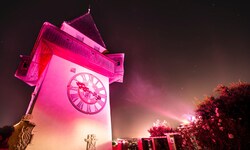 Der Uhrturm erstrahlt von 1. bis 9. Oktober ganz in Pink.