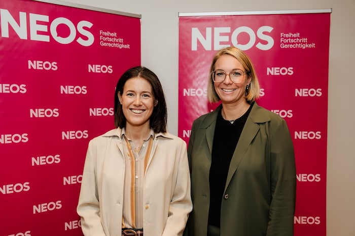 Claudia Gamon und Katharina Fuchs (rechts)