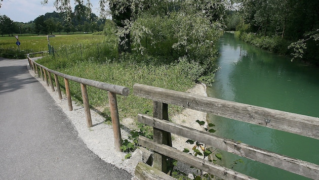 Am Almkanal kam es zu einem Unfall mit einer Radfahrerin.