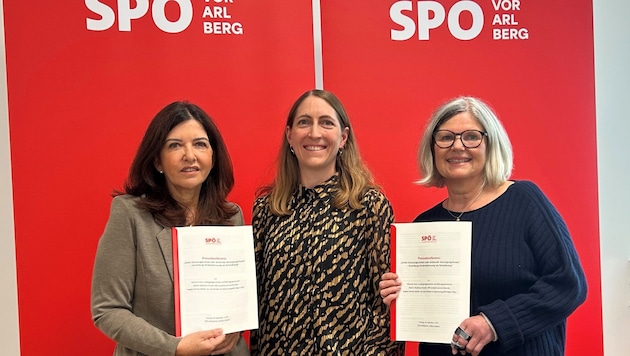 Familiensprecherin Manuela Auer mit Angela Schmid und der SPÖ-Frauenvorsitzenden Beatrix ...