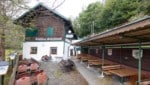 Verwaister Gastgarten, verwaiste Gaststuben – so sieht es derzeit beim Ausflugsziel aus.