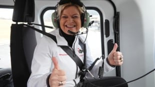 Verteidigungsministerin Klaudia Tanner hätte gerne 200 Millionen für neue Flieger ...