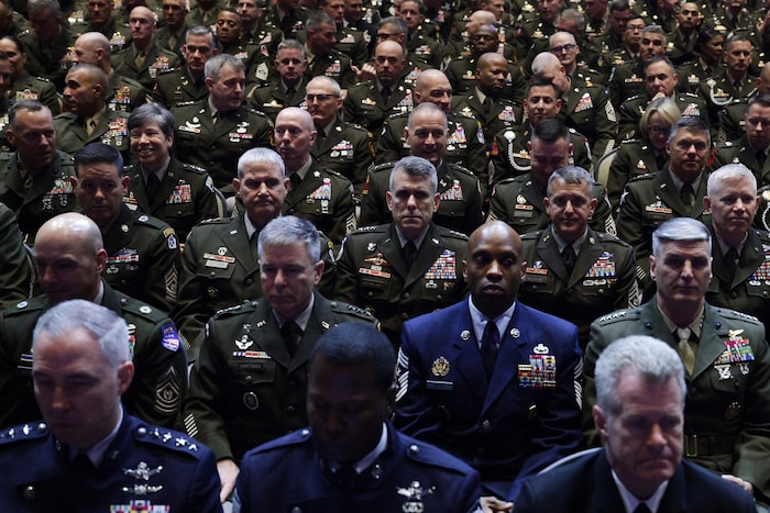 Die hochdekorierten Soldaten ließen die Ansprachen stoisch über sich ergehen.