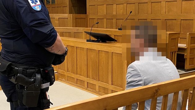 Vor einem Monat hatte der Richter die Verhandlung abgebrochen und den 26-jährigen Afghanen wegen ...