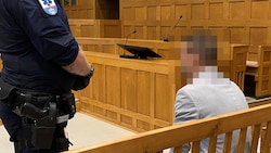 Vor einem Monat hatte der Richter die Verhandlung abgebrochen und den 26-jährigen Afghanen wegen ...