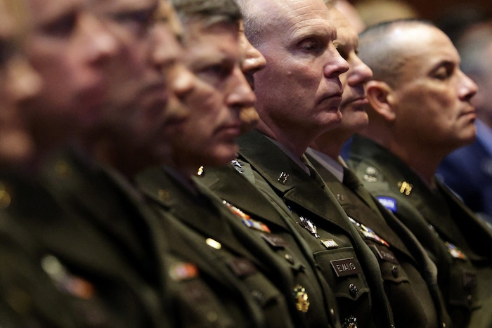 Die Top-Militärs applaudierten nicht.