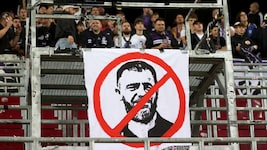 Austria-Gesellschafter Zeljko Karajica ist bei den Fans unten durch. . .
