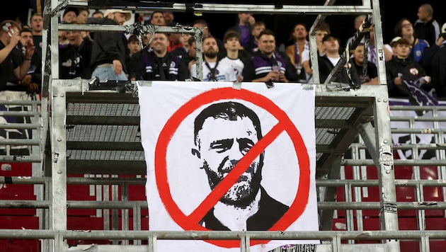 Austria-Gesellschafter Zeljko Karajica ist bei den Fans unten durch. . .