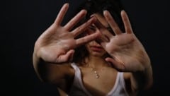 Die meisten Opfer sind Frauen. Aktuelle, prominente Fälle zeigen das Problem deutlich auf.  