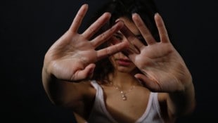 Die meisten Opfer sind Frauen. Aktuelle, prominente Fälle zeigen das Problem deutlich auf.  