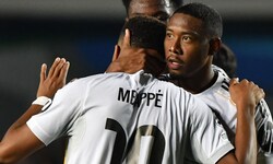 Kylian Mbappé und David Alaba bejubeln eines der fünf Tore von Real Madrid gegen Kairat Almaty …