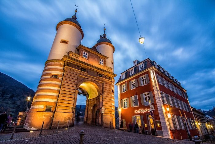Das Brückentor am Südende der Alten Brücke.
