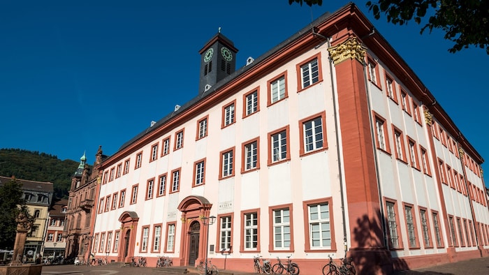 In der Alten Universität befinden sich das Rektorat und das Universitätsmuseum.
