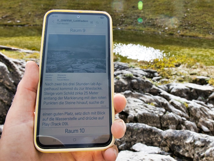 Die vierzehn Audiodateien am Handy bilden das Herzstück des Weitwanderweges
