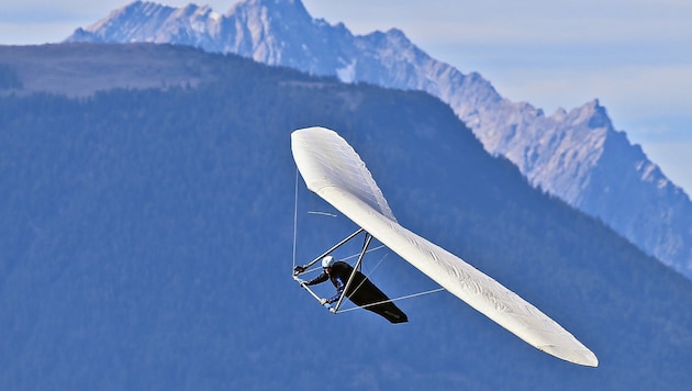 Die Absturzstelle befand sich in unwegsamem Gebiet, der Rettungseinsatz war dadurch erschwert ...