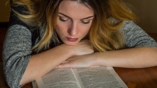 Am Weltfrauentag stellen wir Bücher von und für Frauen vor.