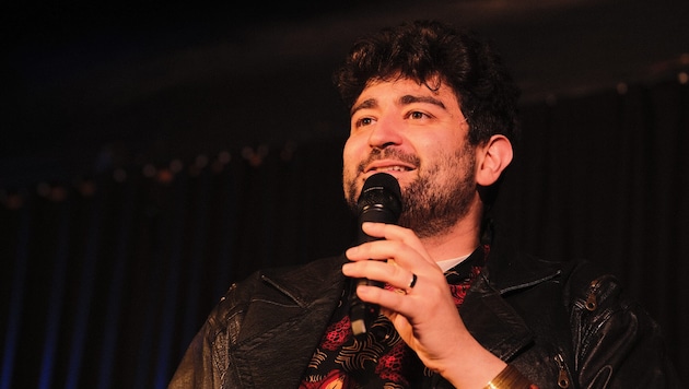 Sebastian Humi trat mit „Das zerrissene Kind: Arabisch – Katholisch – Schwul“ in Graz auf