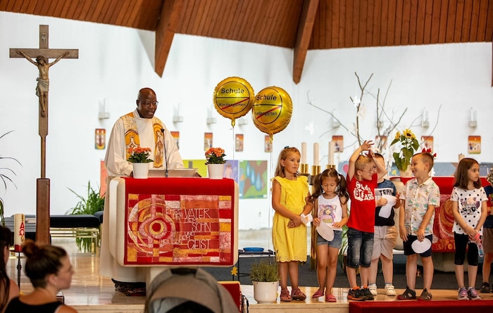 Mubiru während eines Gottesdienstes