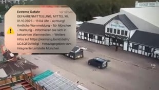 Das Festgelände des Münchner Oktoberfests ist derzeit menschenleer. Bewohner erhielten eine ...