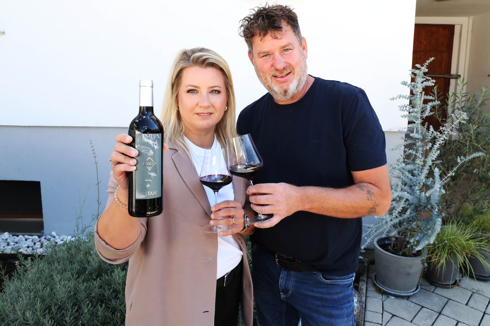 Titan 2022 vom Weingut von Carmen und Josef Tesch.