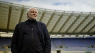 Rudi Völler blickt in seiner Dokumentation auf 65 Lebensjahre voller Sport, Liebe und Zuneigung ...