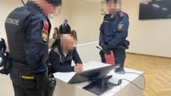 Seit dem angeklagten Angriff vor dem Wiener Parlament sitzt der Slowake in U-Haft.