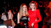 Paris Jackson stahl Supermodel Cara Delevingne bei der Modenschau von Stella McCartney die Show.