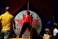 Im Cabaret von La Faux Populaire hat Juliette die Hosen an.