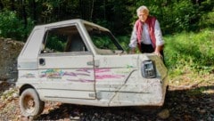 Johann Fuchs versteht die Welt nicht mehr. Unbekannte haben in seinem Wald ein schrottreifes ...